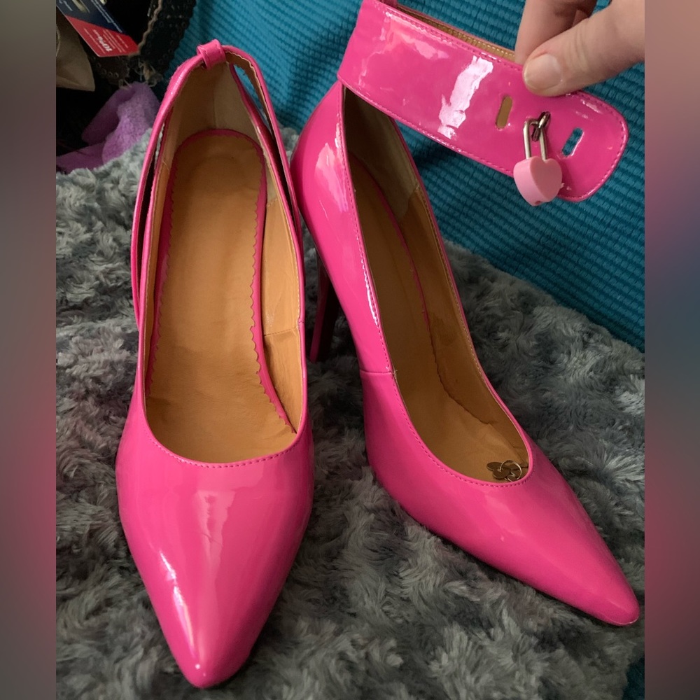 Pink heels with padlock